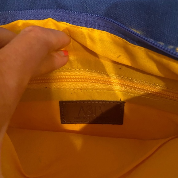 Fun clutch with optional chain strap - Picture 5 of 6